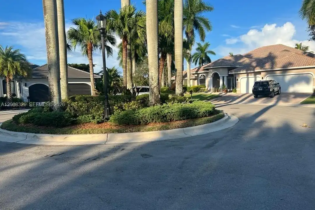 2534 Poinciana Dr - View 2
