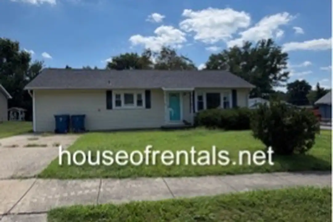 107 E Vermont St – photo 1 of 10