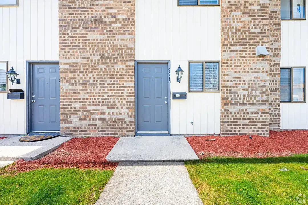 Black Hawk Apartments – photo 1