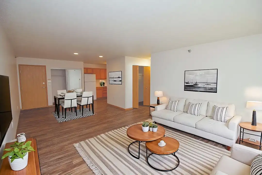 Central Park Apartments – photo 1