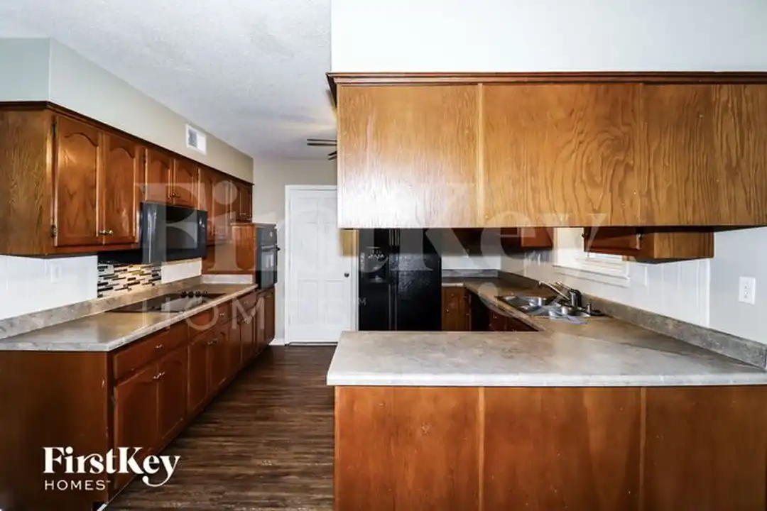 8117 S Regis Pl - More