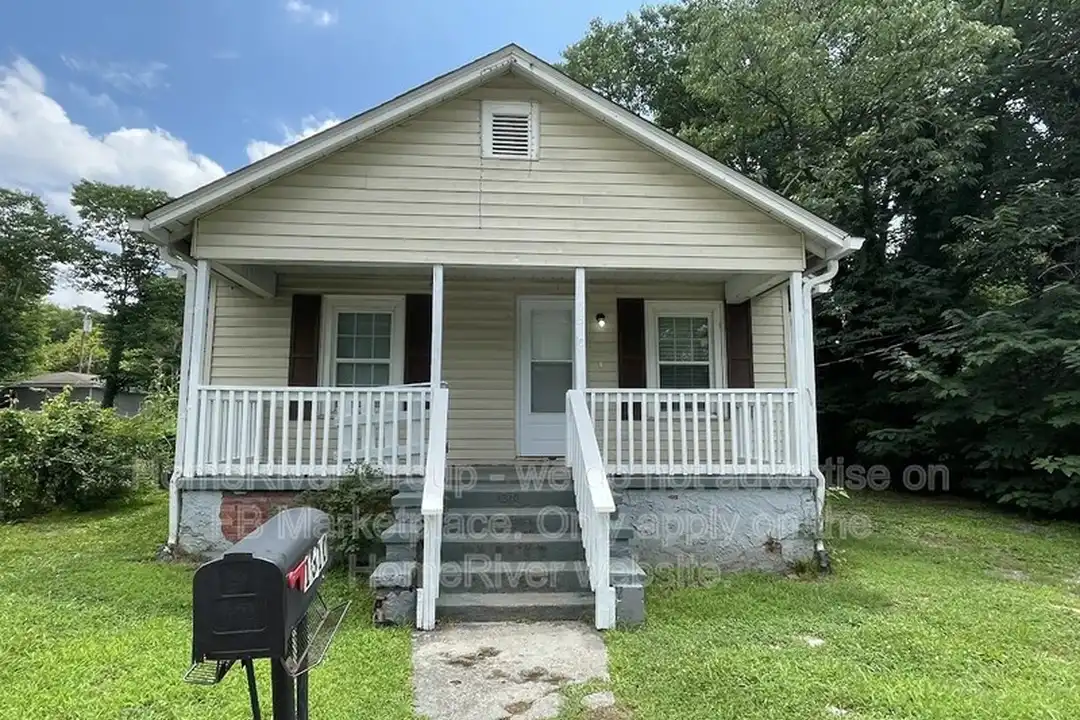 1310 Roanoke Ave – photo 1