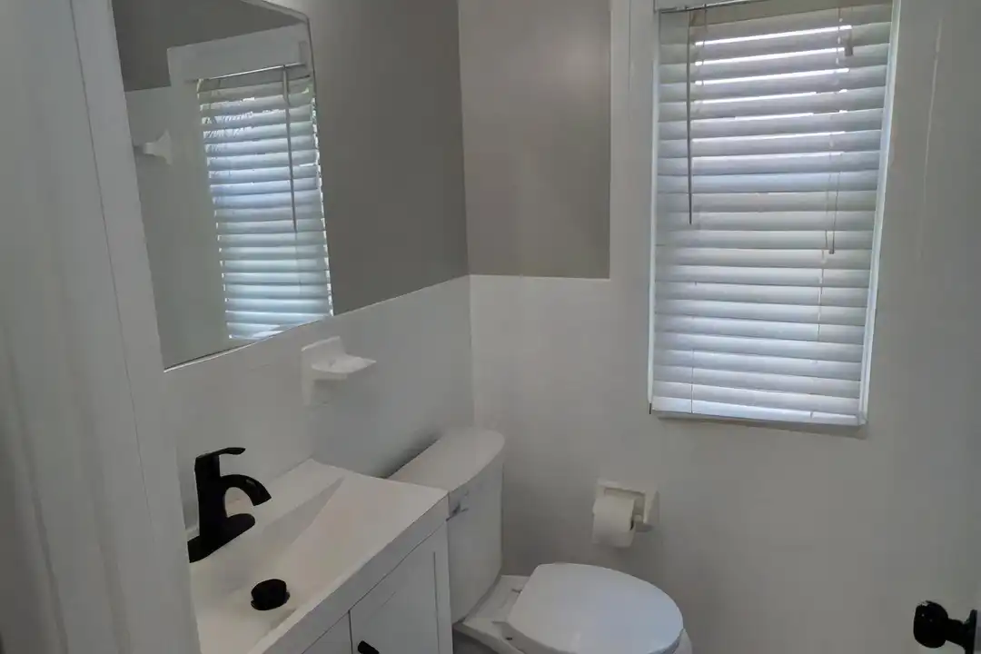 121 Nesper Rd - More