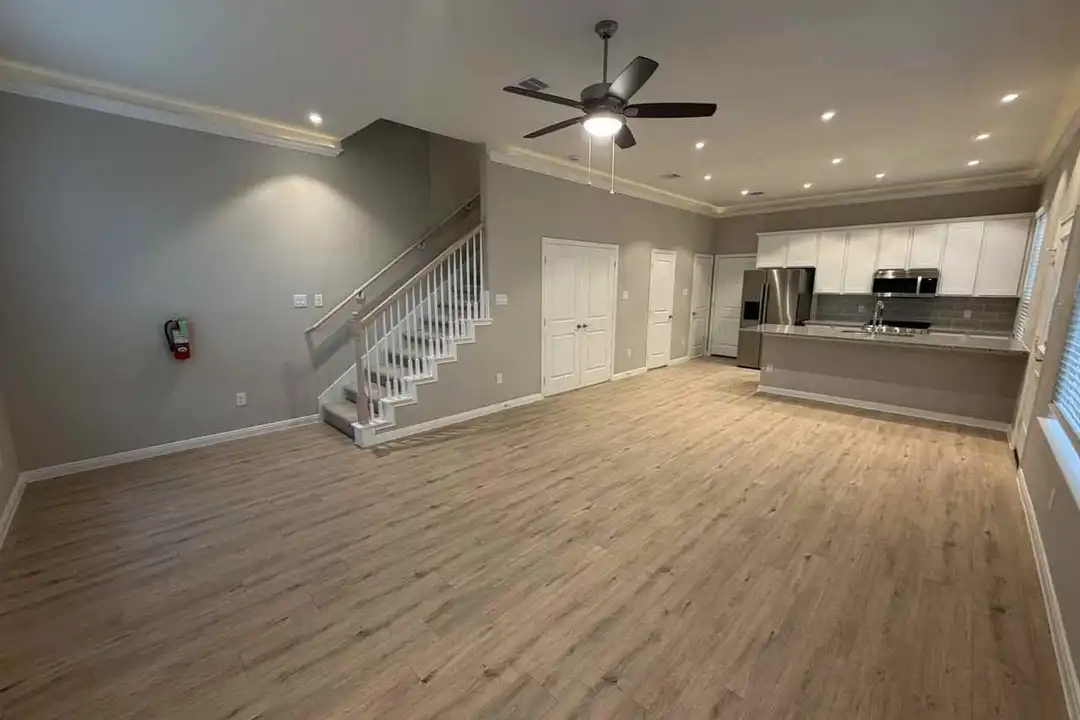 2700 FM1044 unit 3-3x - View 2