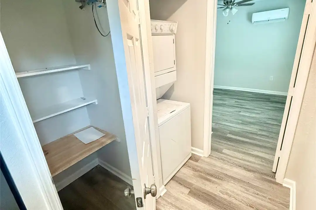 324 W Main St - View 3