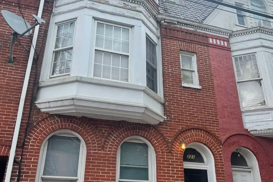 221 S Pine St unit APT #1 - View 2
