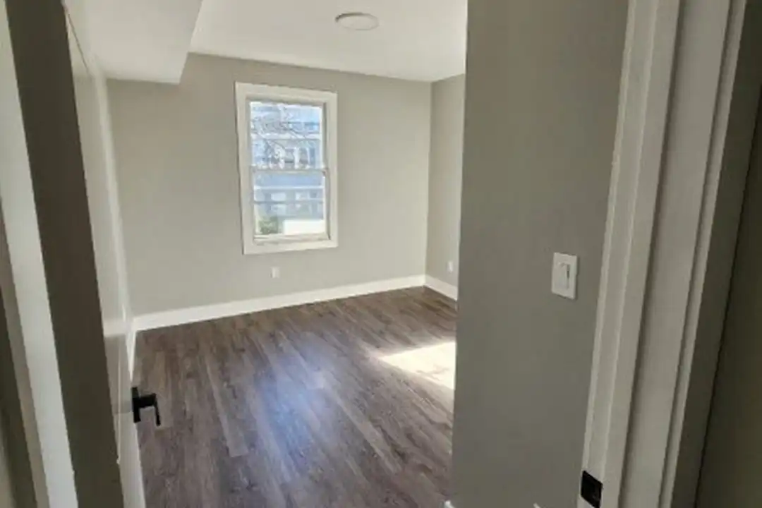 93 Hughes St #4 - More
