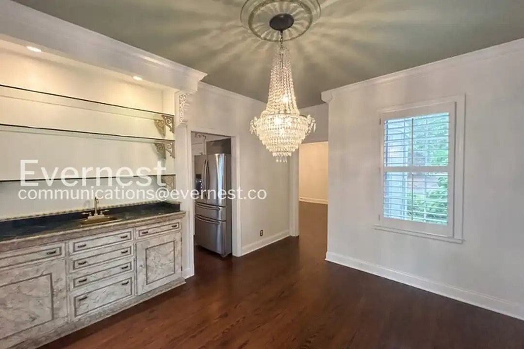House in Memphis - More