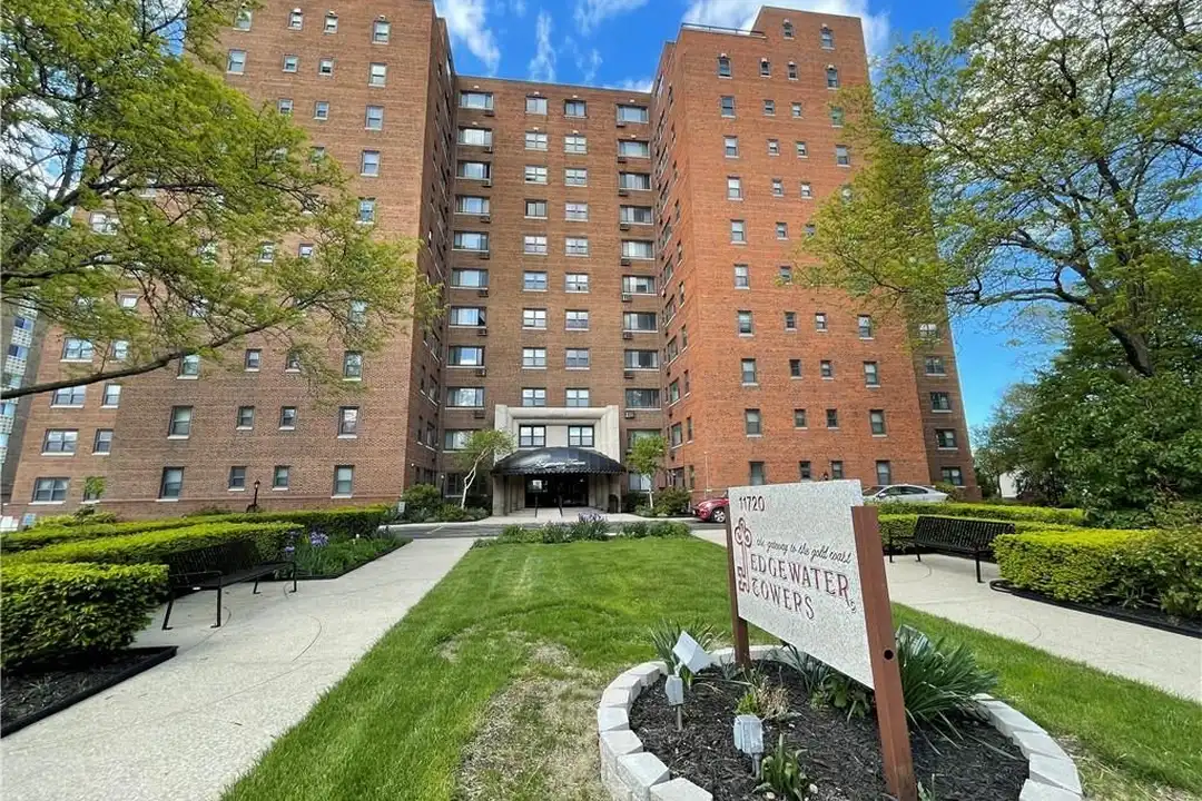 11720 Edgewater Dr unit 216 – photo 1