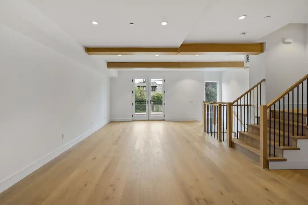 20462 Santa Ana Ave - More