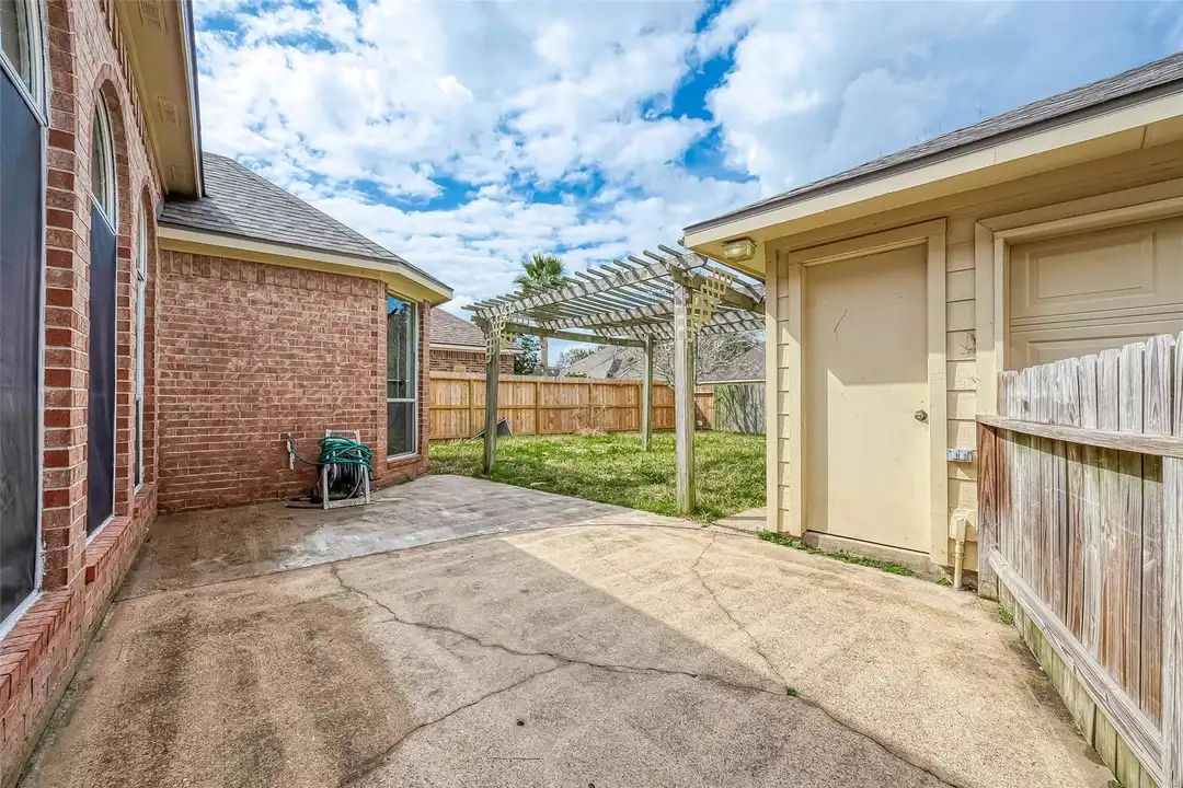 2424 Leanett Way - View 4