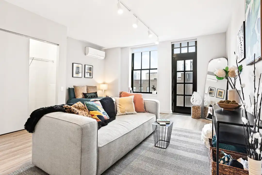 331 S Wells St unit 1609 - View 4