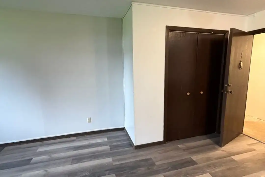 Apartment in Jamestown - More