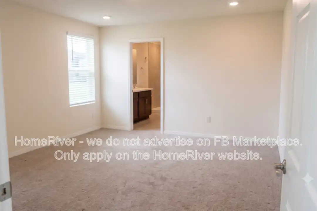 1009 NE 11th St - More
