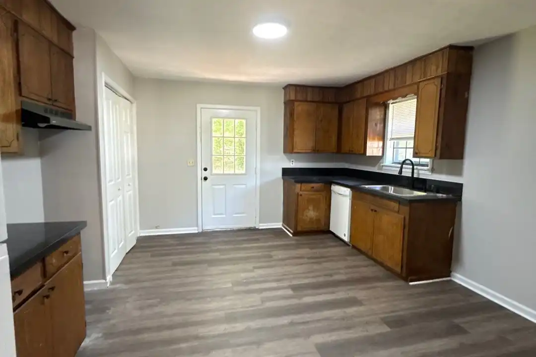 House in Brownsville - View 3