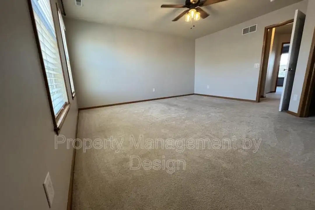 1005 NE Kamies Ln unit 1 - More