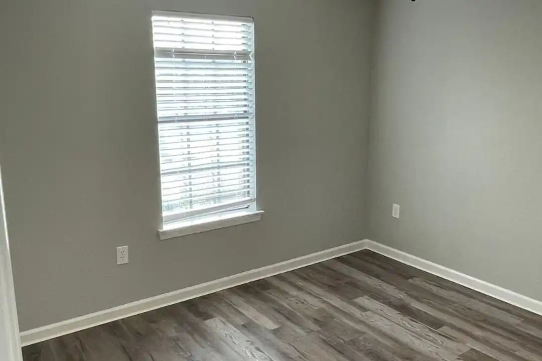 1415 Huebner St - More