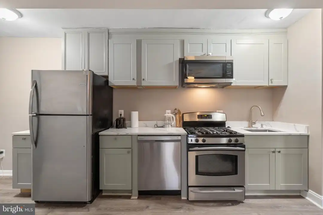 1526 V St SE #2 - More