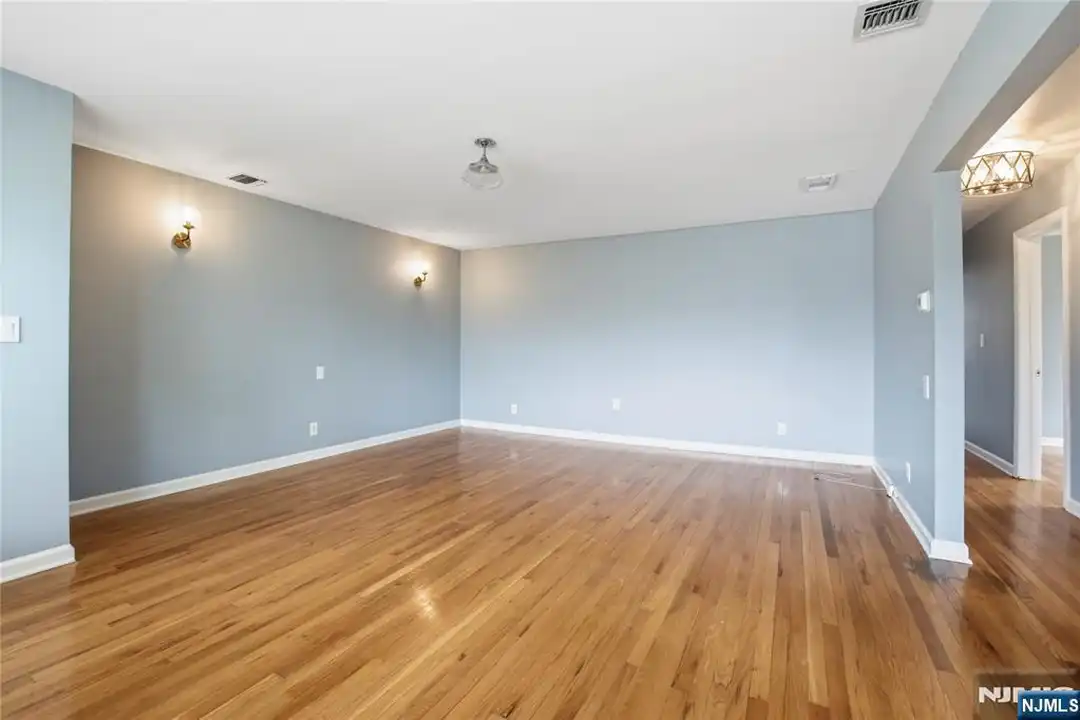 112 E Ackerman Ave unit B right side - View 2