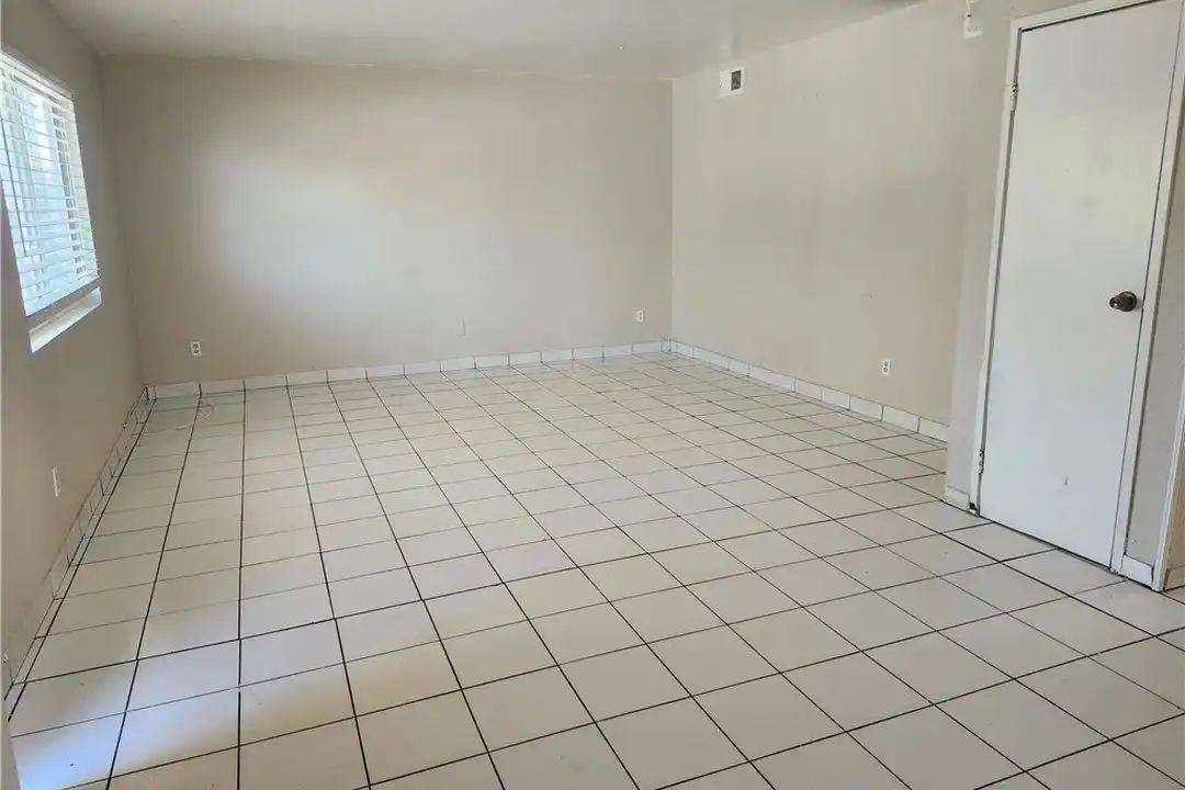 4737 Thunderbolt Ave #1 - View 4