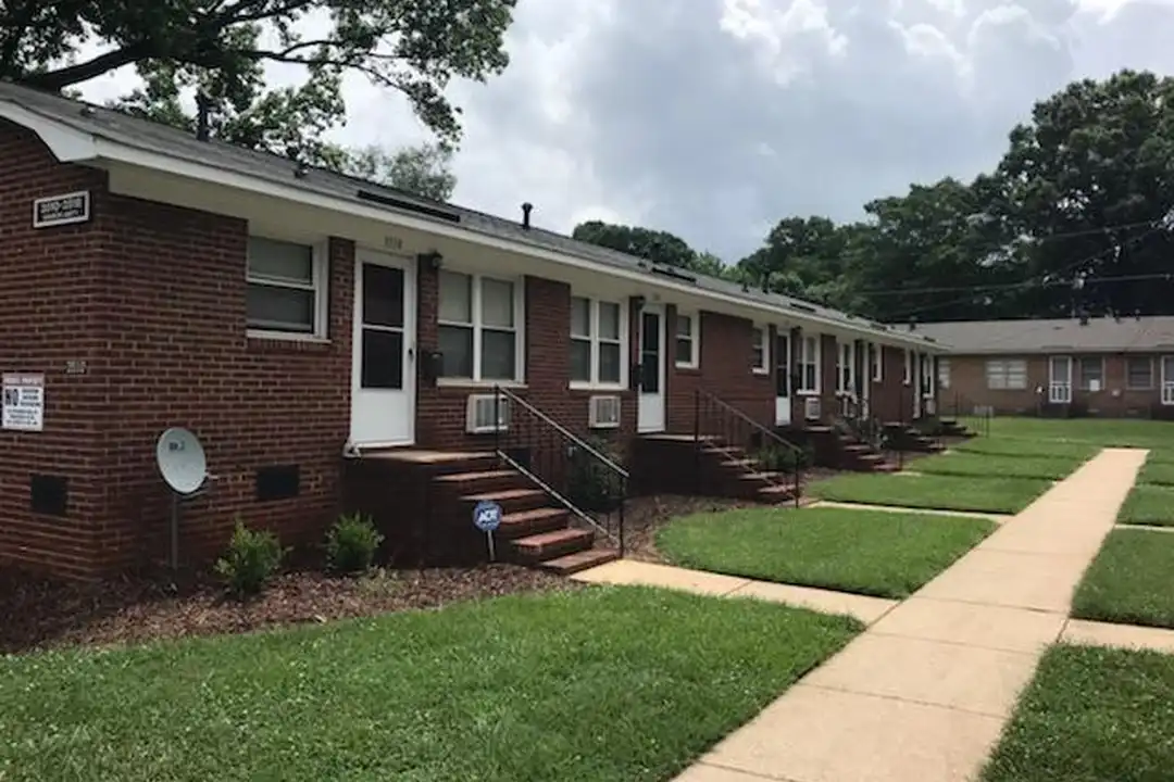 5202 Clearmont Ave - View 3