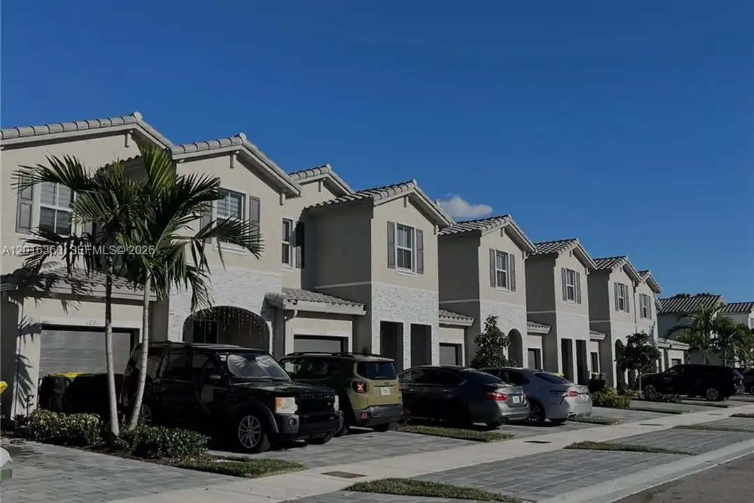 1211 SE 27th Terrace - View 2