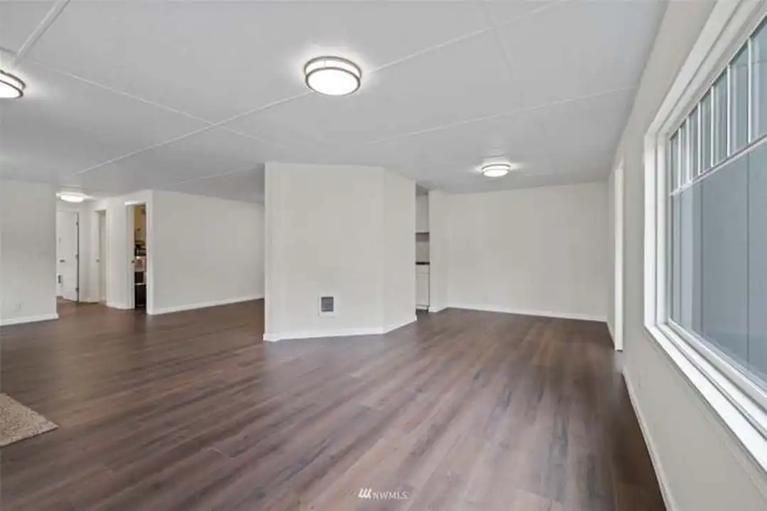 8740 Boxwood Ct SE - More