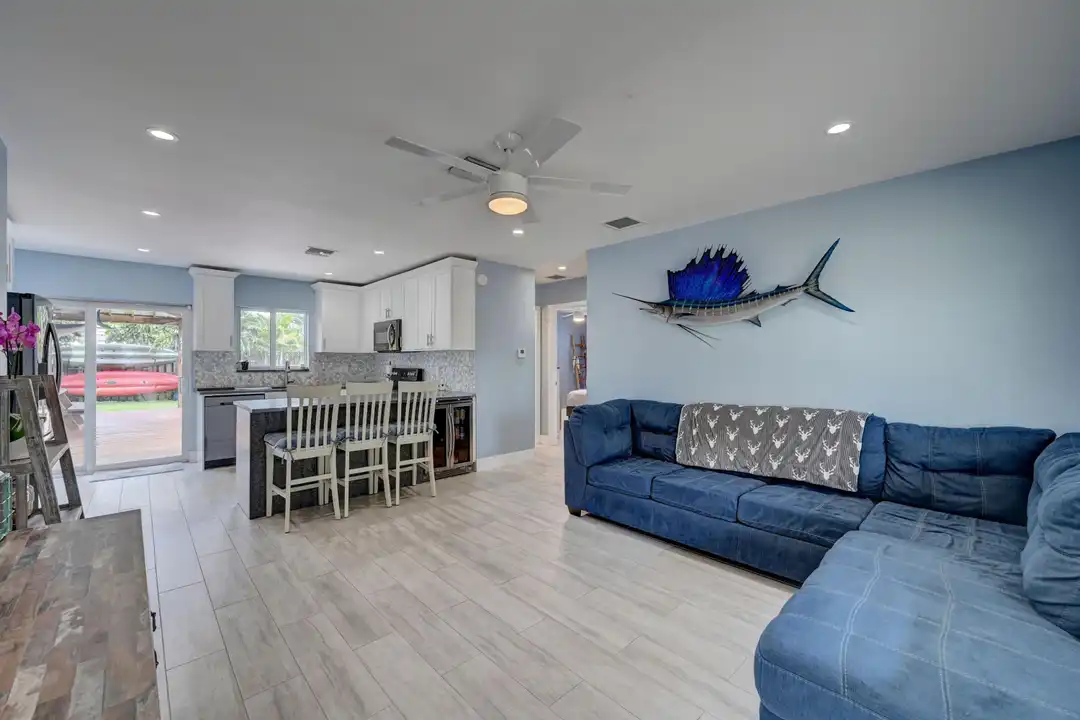 351 NE 41st St - More
