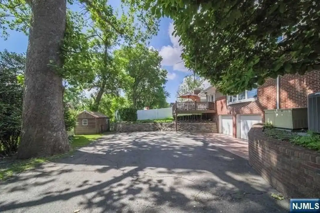 4 Mellon Ln - View 3