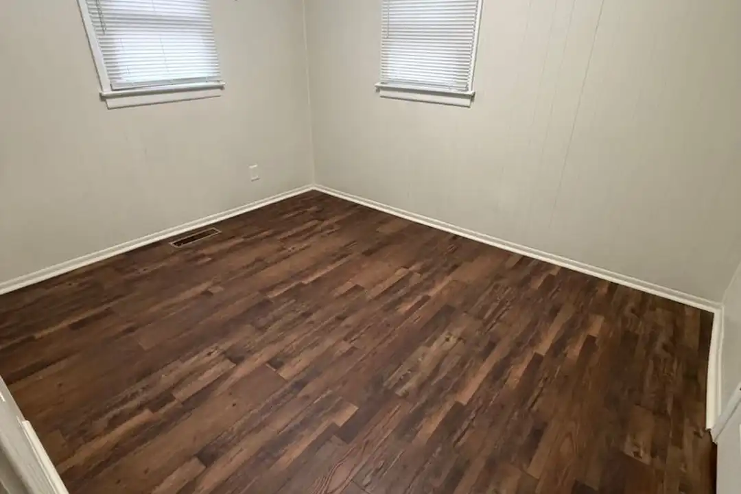 1810 Laurel St - More