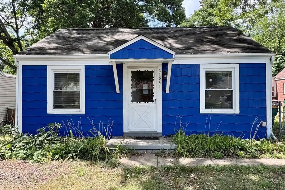 21541 Collingham Ave – photo 1