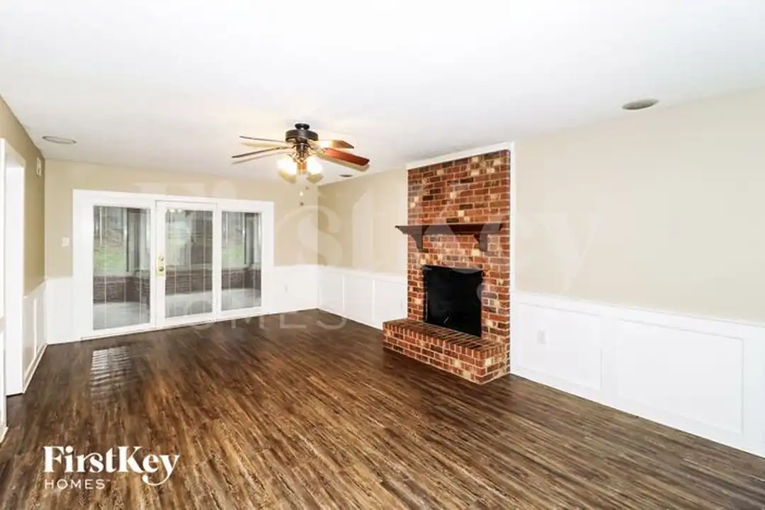 8117 S Regis Pl - View 3