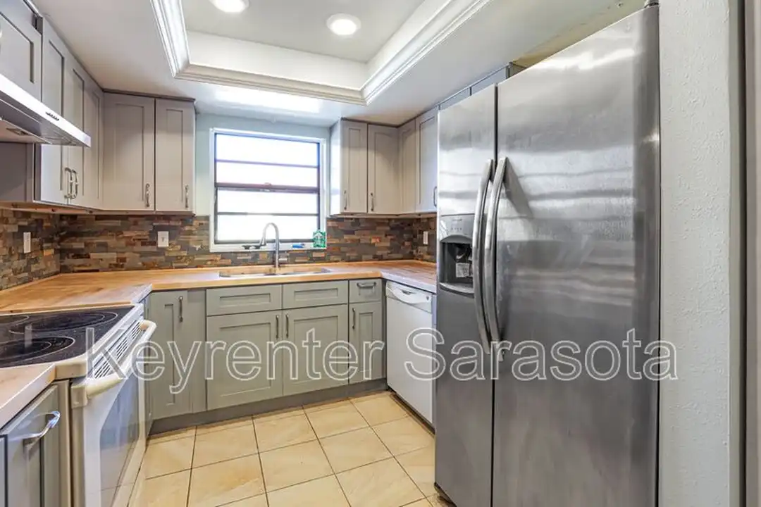 1403 56th St W – photo 1