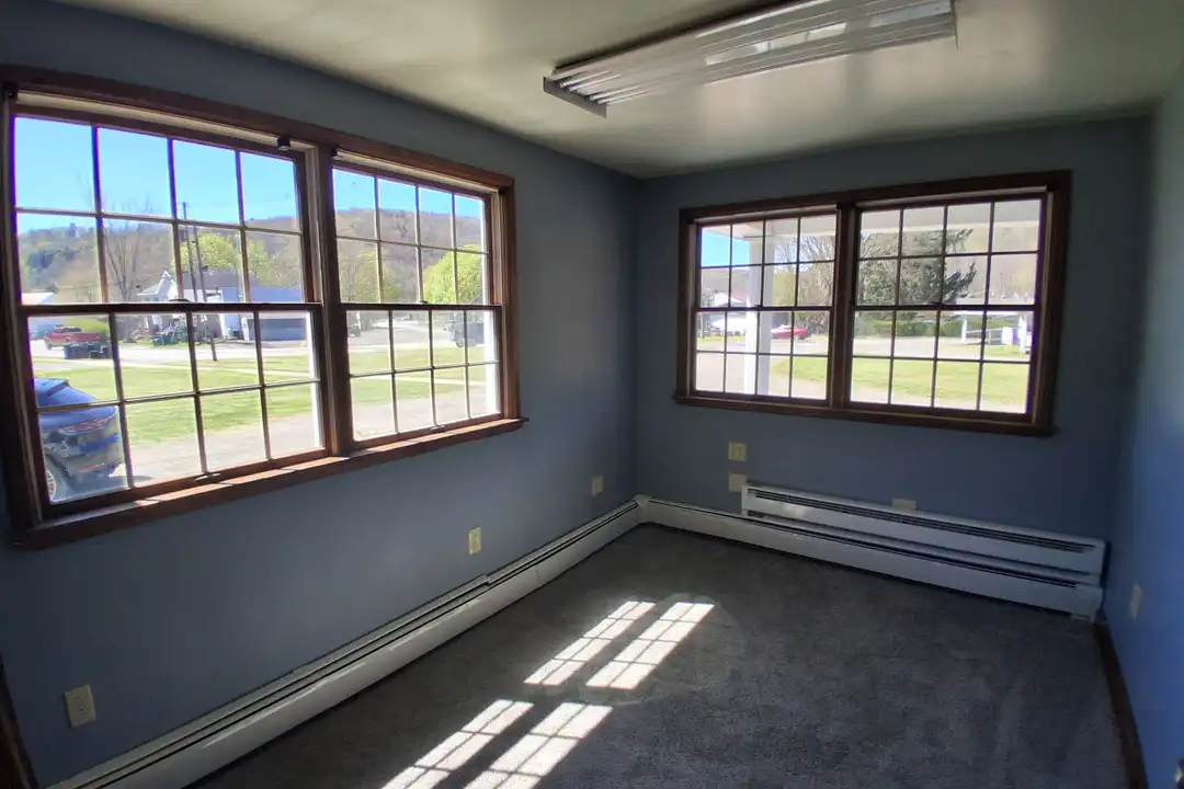 464 Main St unit 4 - More