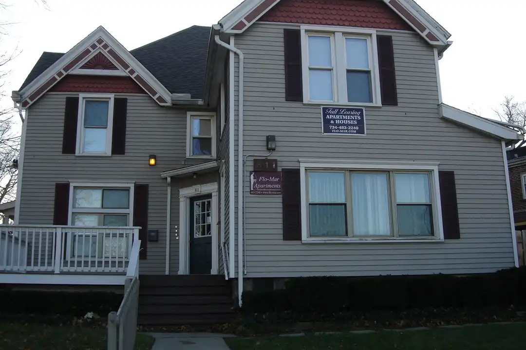 811 Washtenaw Ave - View 2