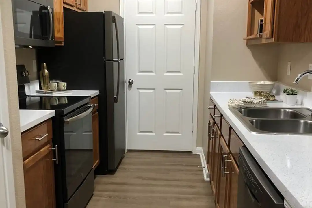 510 W Pasadena Blvd - View 6