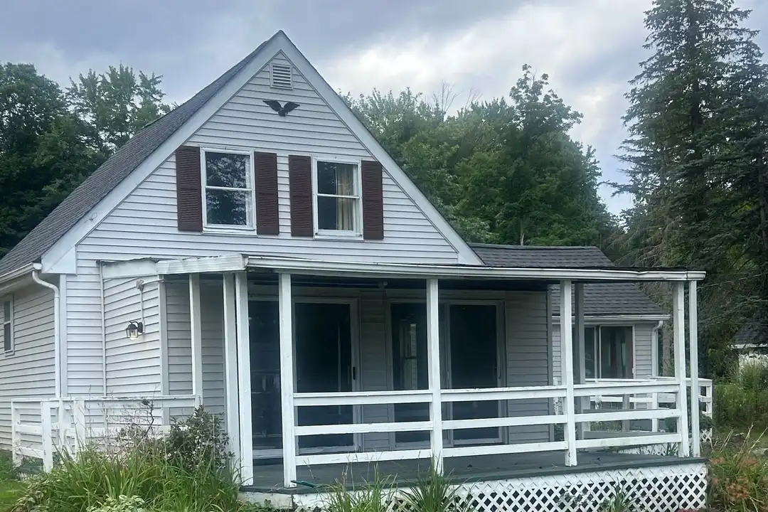32700 Pettibone Rd – photo 1 of 10
