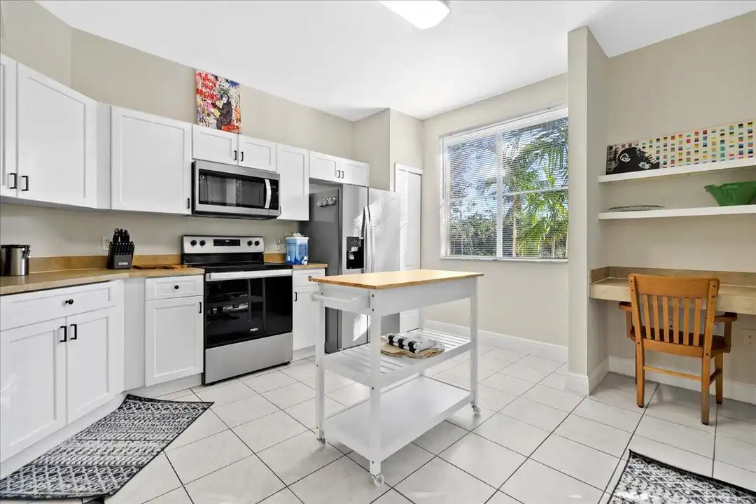 11013 Legacy Ln - View 2