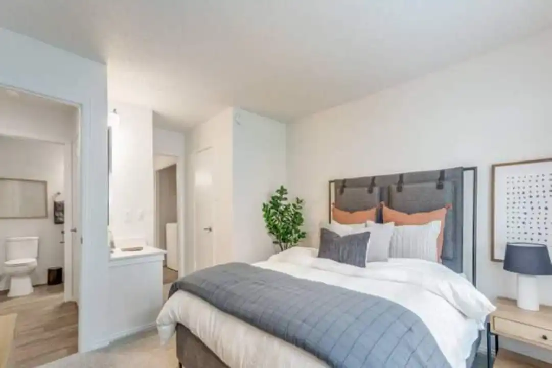 18749 Marsh Ln unit # 18770 - View 5