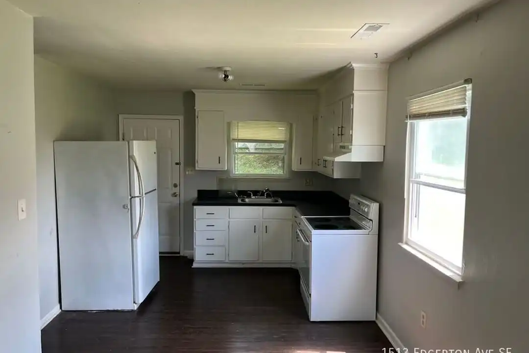 1513 Edgerton Ave SE – photo 1