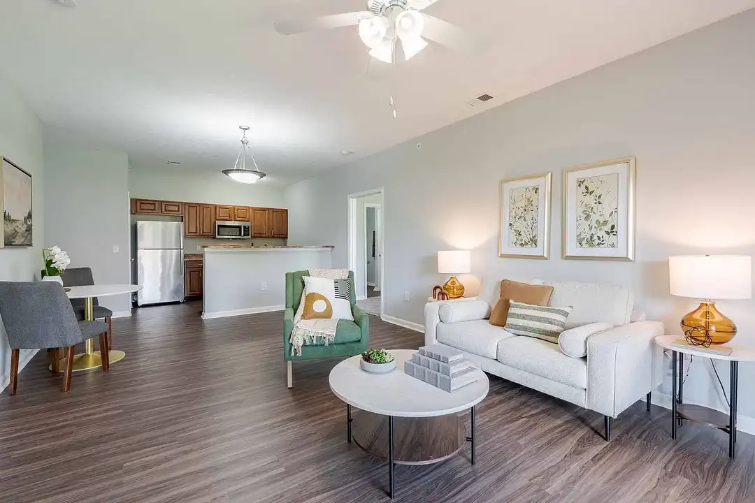 Blankenbaker Crossings Apartment Homes – photo 1