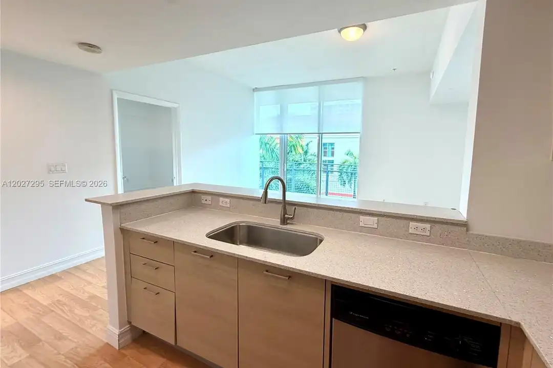 Apartment in Miami - View 3