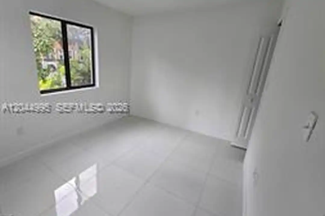 Apartment in Miami, Brownsville - View 4