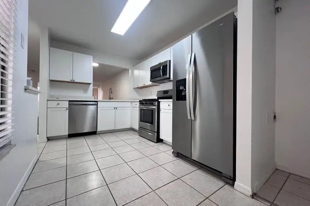 1902 Garden Lake Dr - View 2