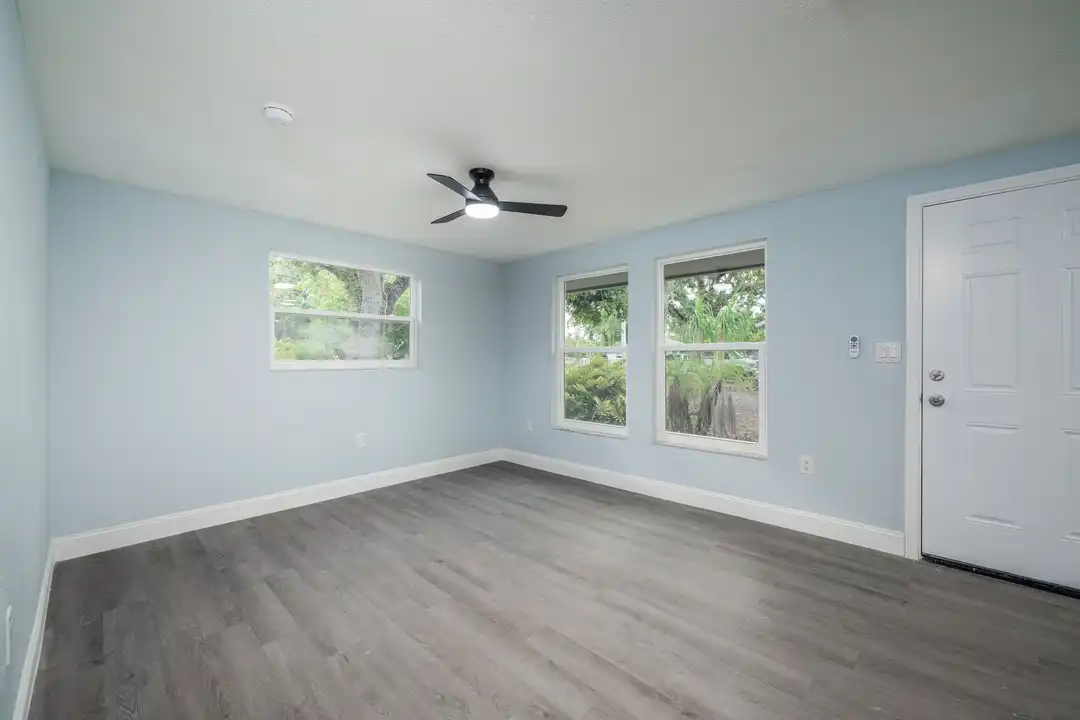 1016 7th St E – photo 1