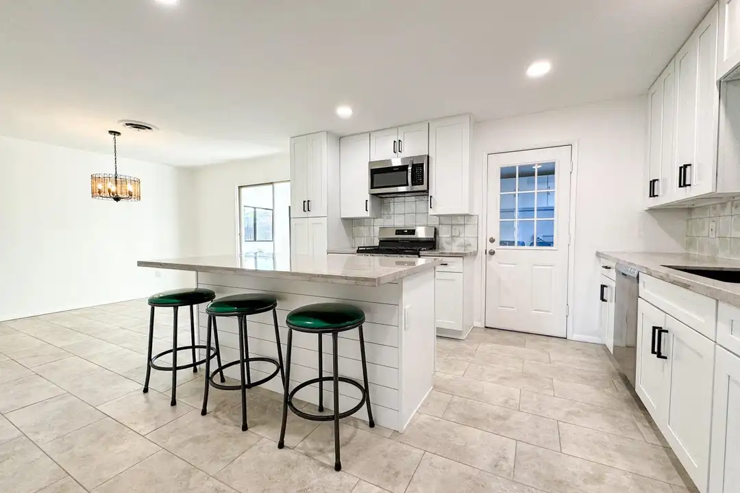 1050 W Romo Jones St - View 2