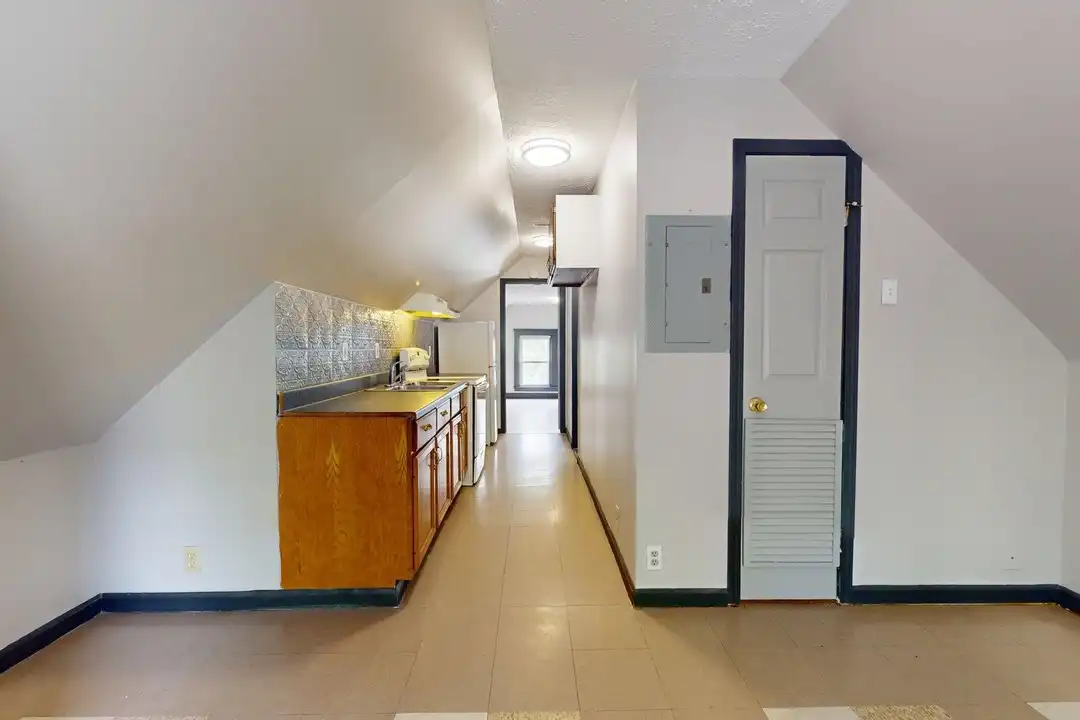 3334 W 82nd St unit Up (3rd floor) – photo 1