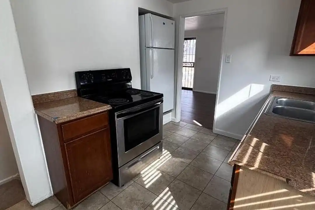 4911 Clay St – pohled 3