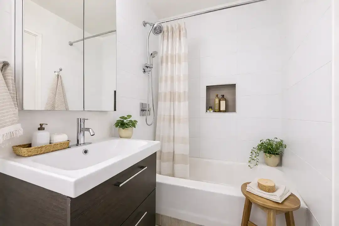 Apartment in Los Angeles, Hollywood - View 4