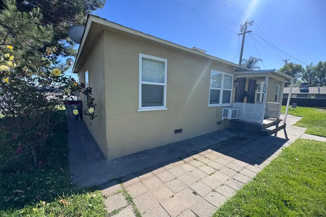 736 Cedar St unit Unit 1 - View 2